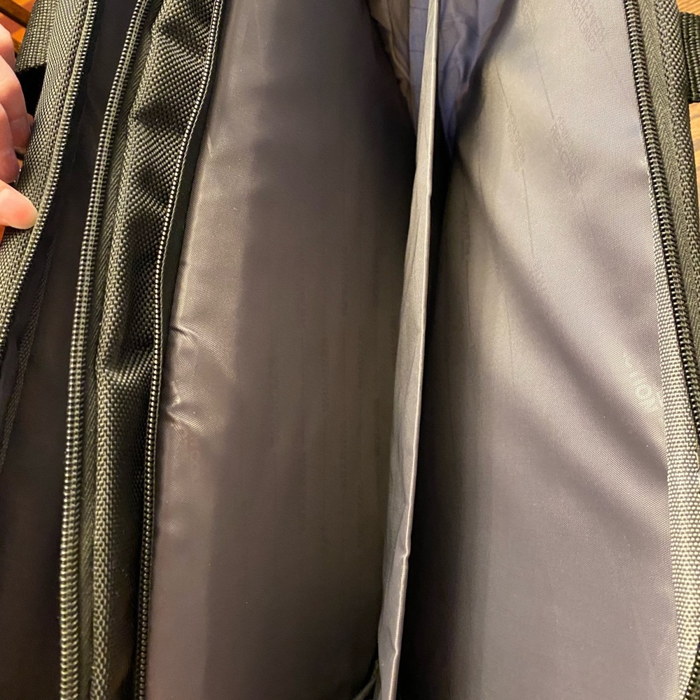 Kenneth Cole Reaction Computer Bag - Picture 4 of 5